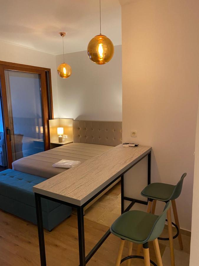 Bitcoin And Ethereum Deluxe Apartments Bar Exterior photo