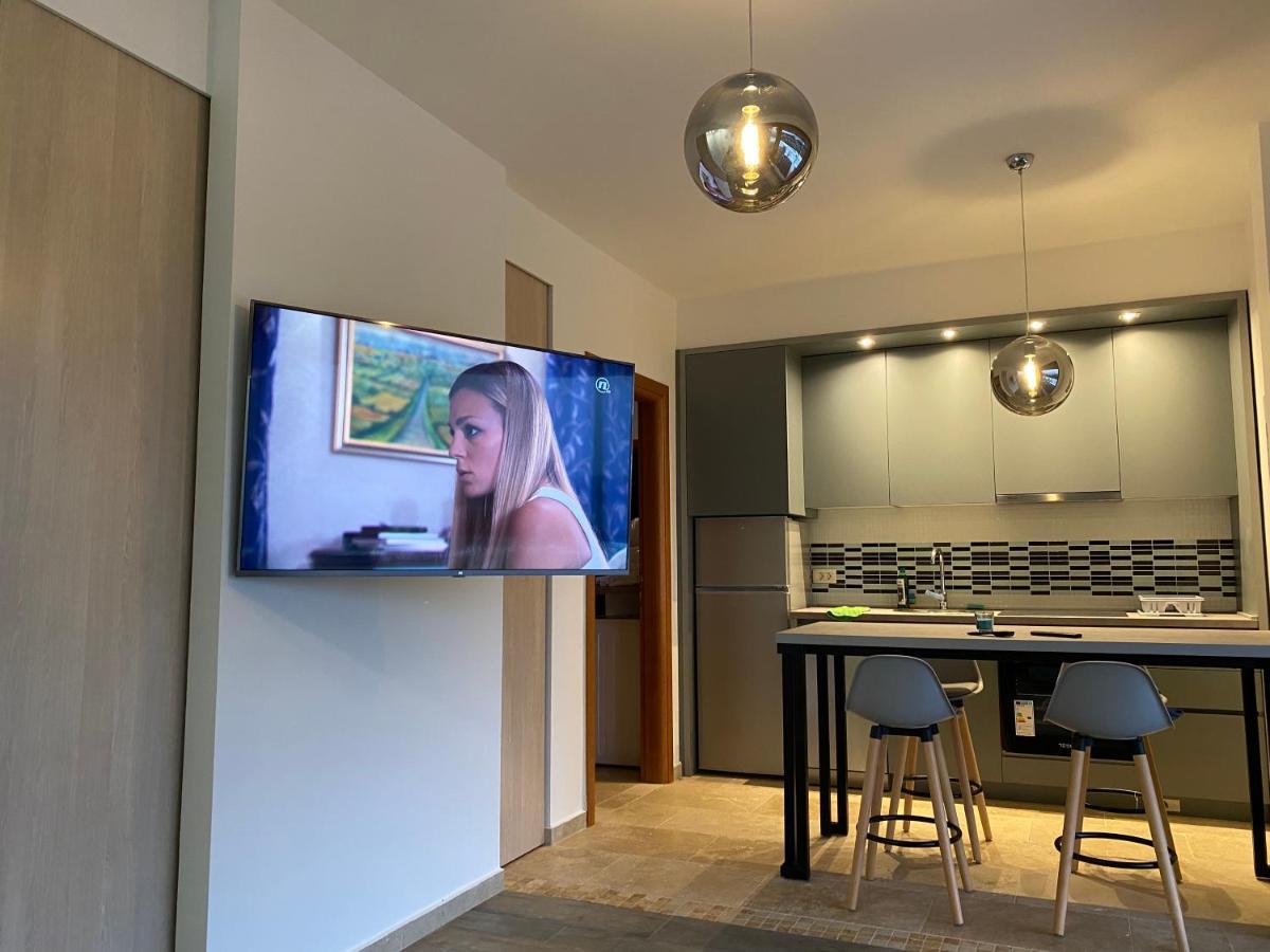 Bitcoin And Ethereum Deluxe Apartments Bar Exterior photo