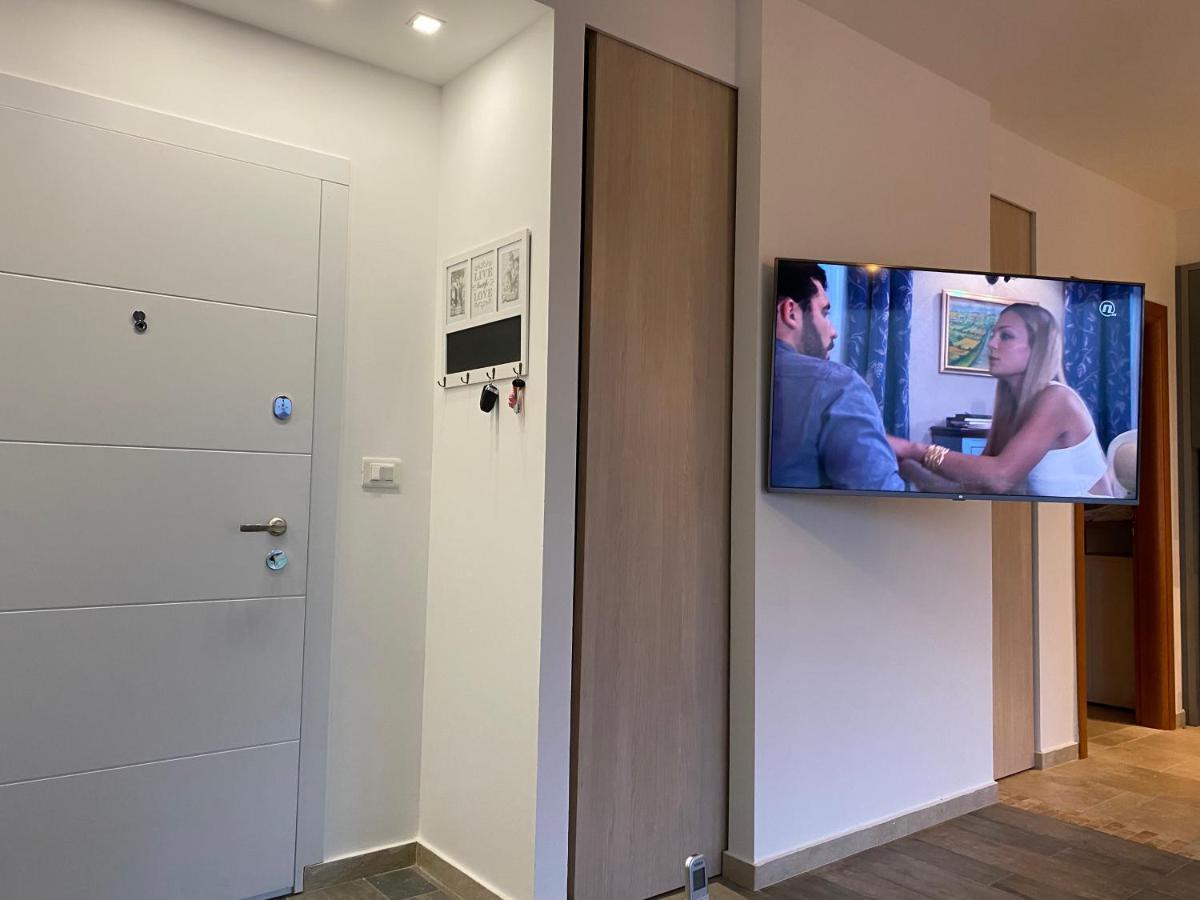 Bitcoin And Ethereum Deluxe Apartments Bar Exterior photo