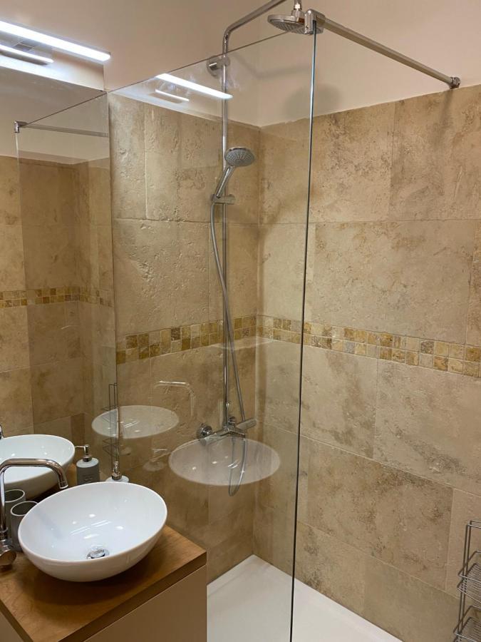 Bitcoin And Ethereum Deluxe Apartments Bar Exterior photo