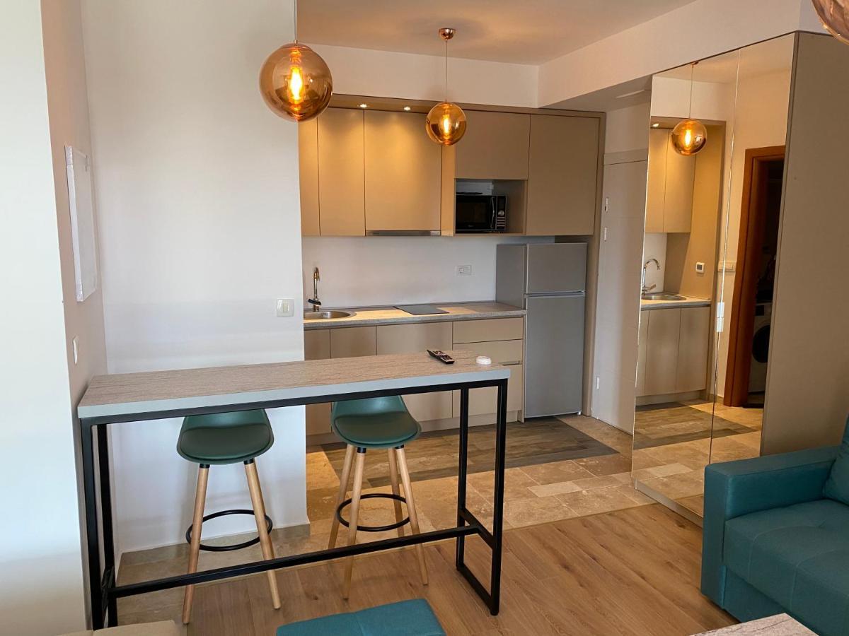 Bitcoin And Ethereum Deluxe Apartments Bar Exterior photo